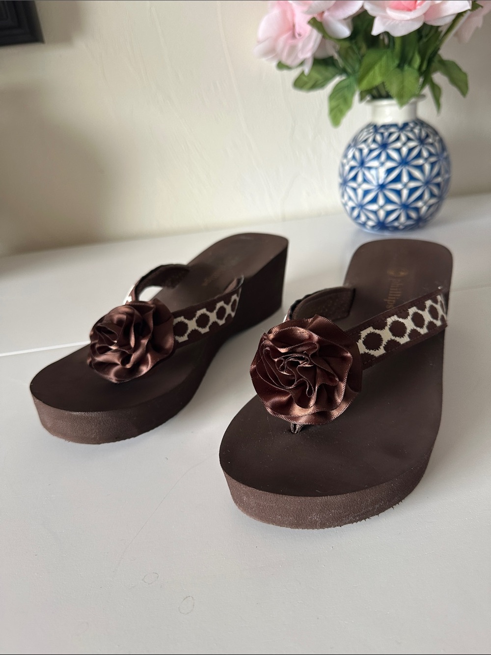 Lindsay Phillips Women’s Brown Floral-Accent Wedge Flip Flops